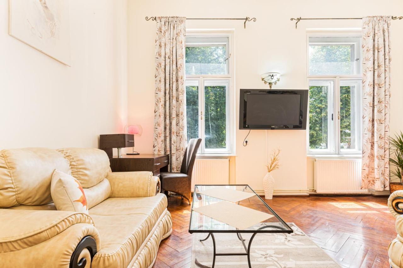 Hera Apartment - Old Town Brasov Ngoại thất bức ảnh